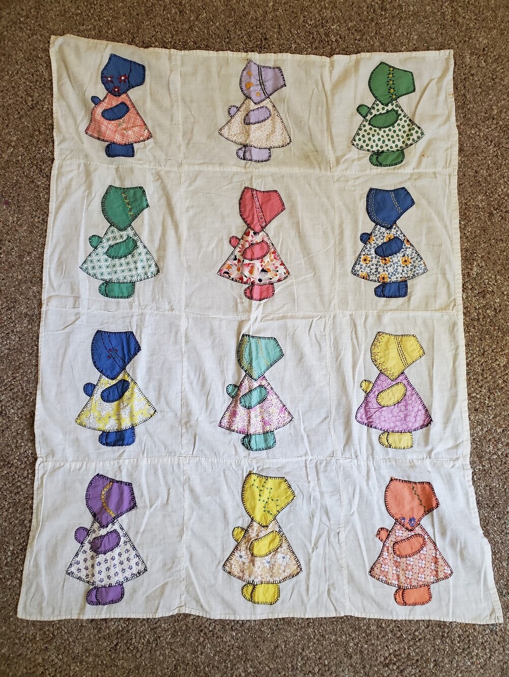 Adorable Antique Handmade Small Quilt Top Or Tablecloth - Picture 2 of 8